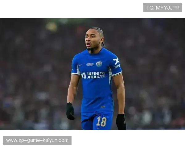 切尔西恩昆库转身摆脱后劲射直挂上角，蓝军新星崭露头角